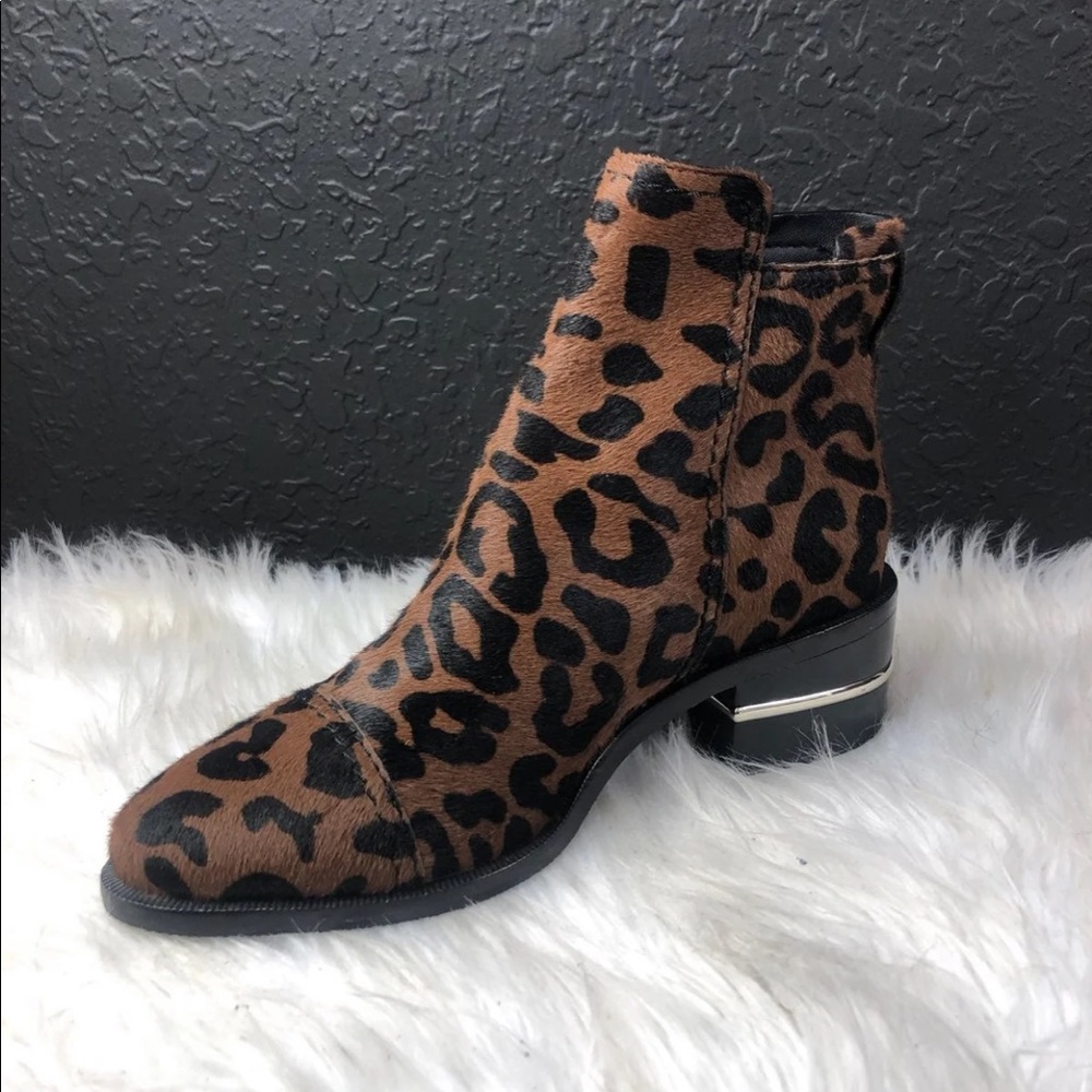 PAIGE BOOTIES SIZE 6